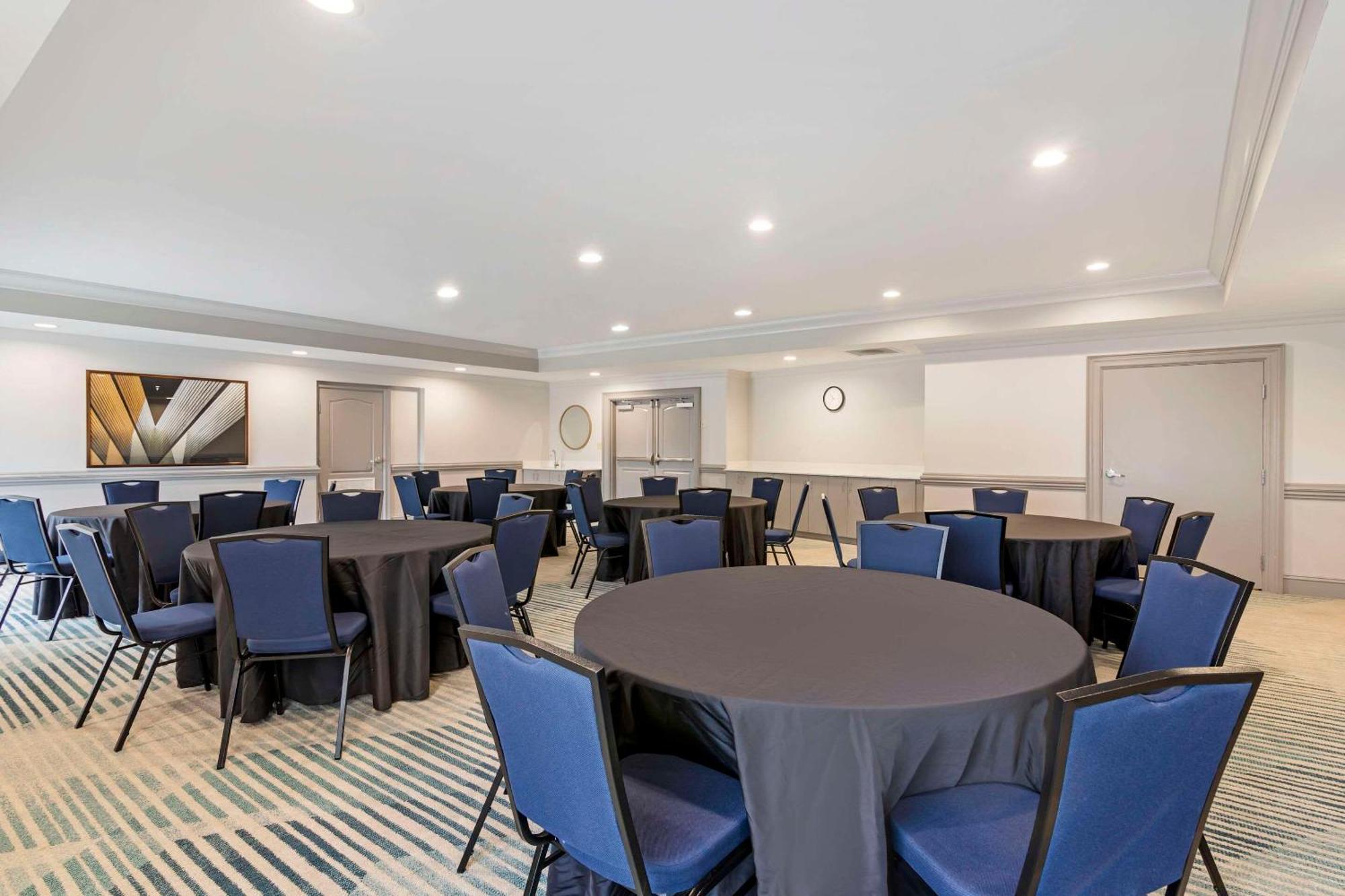 Comfort Suites Βαλντόστα Εξωτερικό φωτογραφία