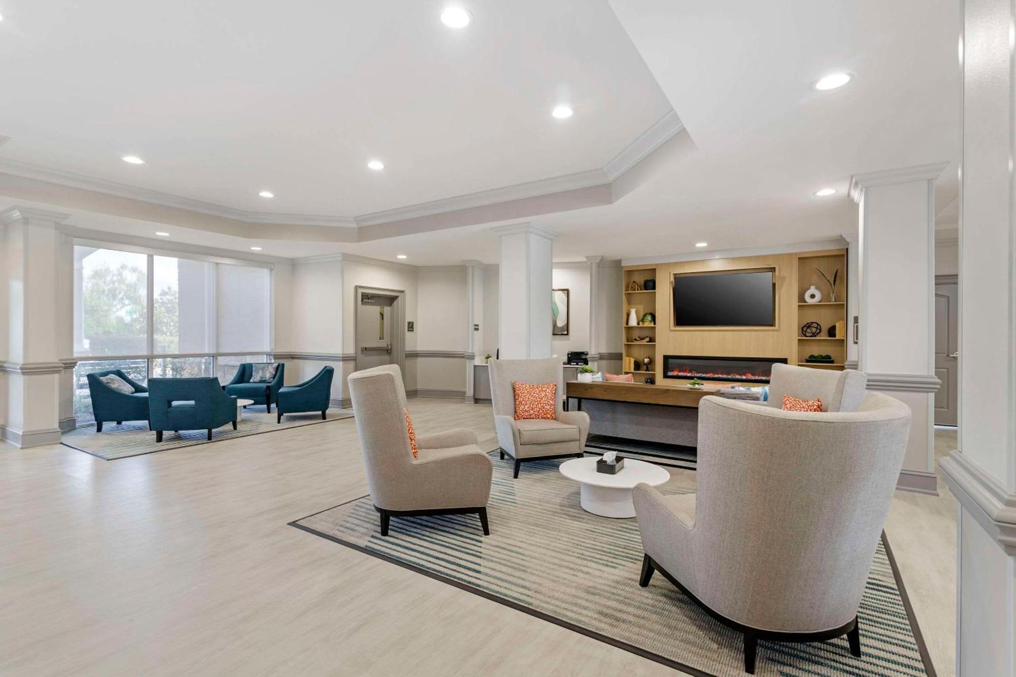 Comfort Suites Βαλντόστα Εξωτερικό φωτογραφία
